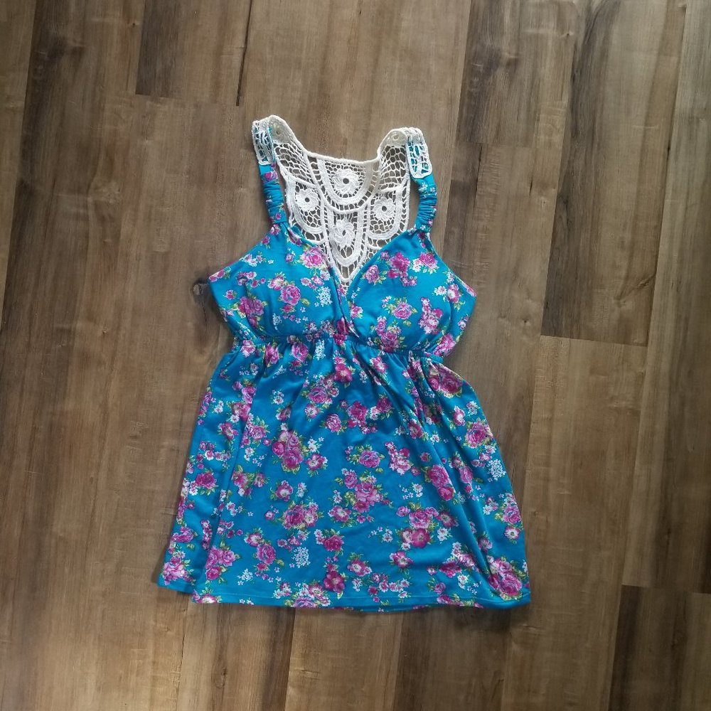 "Pink Rose" Blue Floral Tank top with Crochet Back. Size Large.